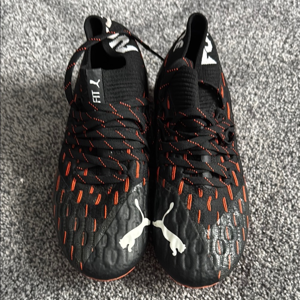 Puma Men's Black and Orange Athletic Shoes kids 5c do not look at the size 5C